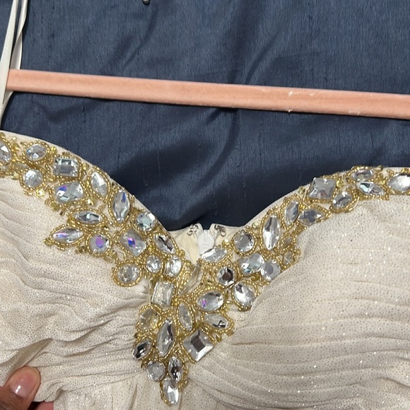 Strapless gown. , brand unknown size 4 - Picture 3 of 6